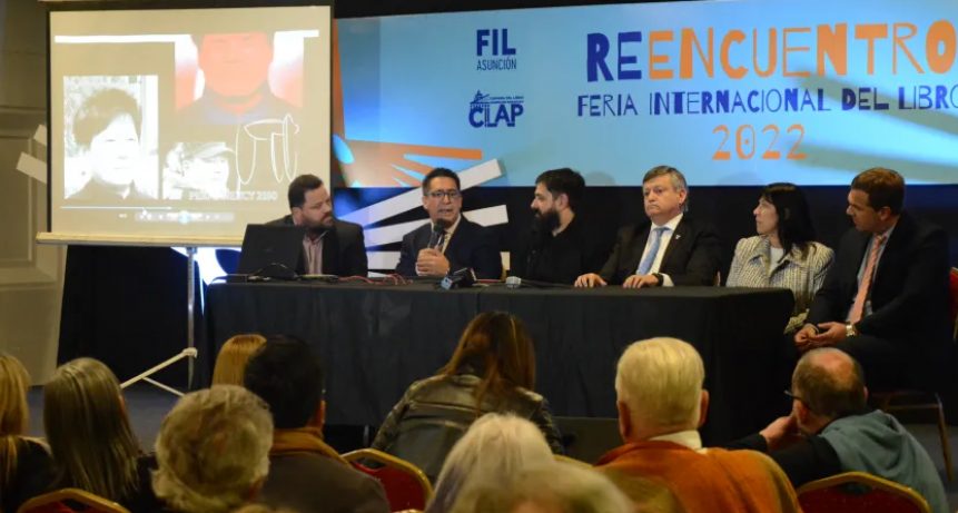 Presentaci&oacute;n de la Bienal en Asunci&oacute;n: Gustavo Mart&iacute;nez estuvo con Domingo Peppo