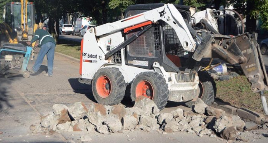 El Municipio ejecut&oacute; importante bacheo en un sector de Resistencia de alta circulaci&oacute;n
