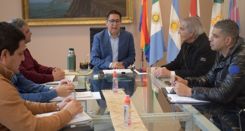 Gustavo Mart&iacute;nez expres&oacute; a representantes de la UTA la necesidad de que se restablezca el servicio de transporte