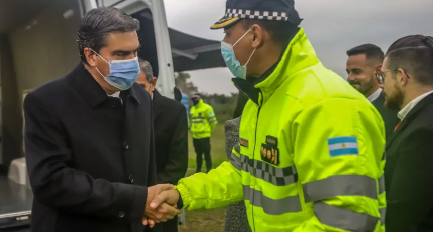 D&iacute;a de la Seguridad Vial: Jorge Capitanich entr&oacute; un veh&iacute;culo de &uacute;ltima tecnolog&iacute;a a la Polic&iacute;a Caminera