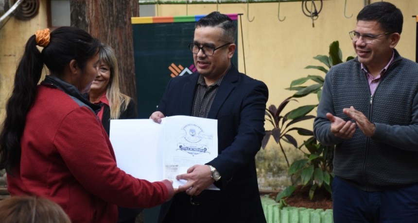 Resistencia entreg&oacute; t&iacute;tulos de propiedad a vecinos de 11 barrios