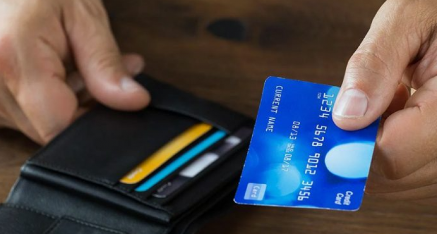 Los gastos en d&oacute;lares con tarjetas de cr&eacute;dito pagar&aacute;n el 45% de percepci&oacute;n