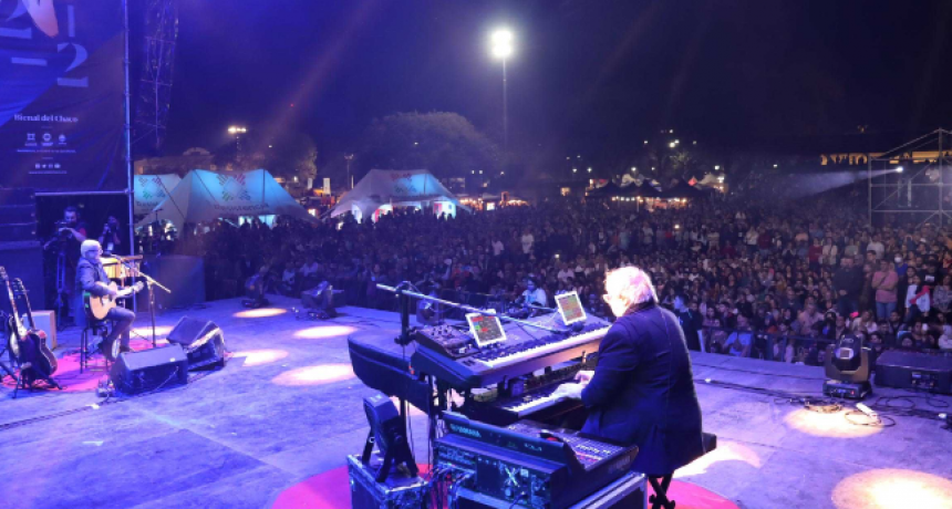 Baglietto, Vitale y Stratus festejaron el D&iacute;a del Amigo en el escenario principal de la Bienal