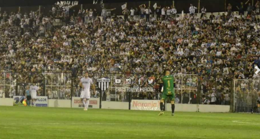 Chaco For Ever, en su aniversario, gan&oacute; con el primer penal que le dan en el torneo