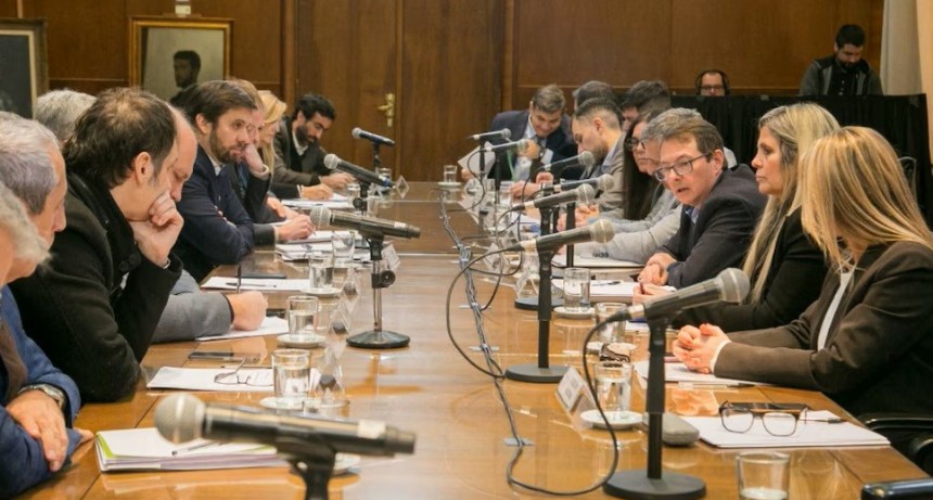 El Ministerio de Econom&iacute;a recibi&oacute; a las provincias pero no hubo acuerdo sobre un nuevo reparto de fondos