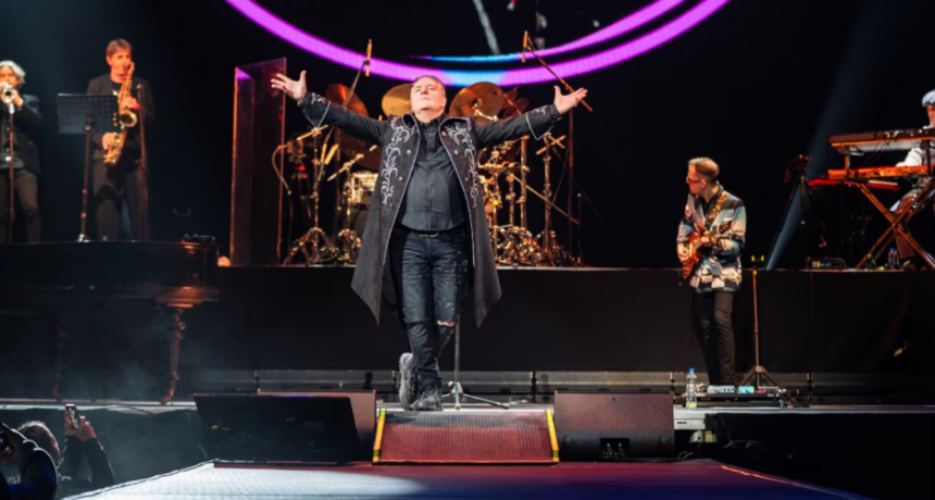 Miguel Mateos celebr&oacute; los 40 a&ntilde;os de &ldquo;Rockas Vivas&rdquo;: una retrospectiva llena de emoci&oacute;n y calidad