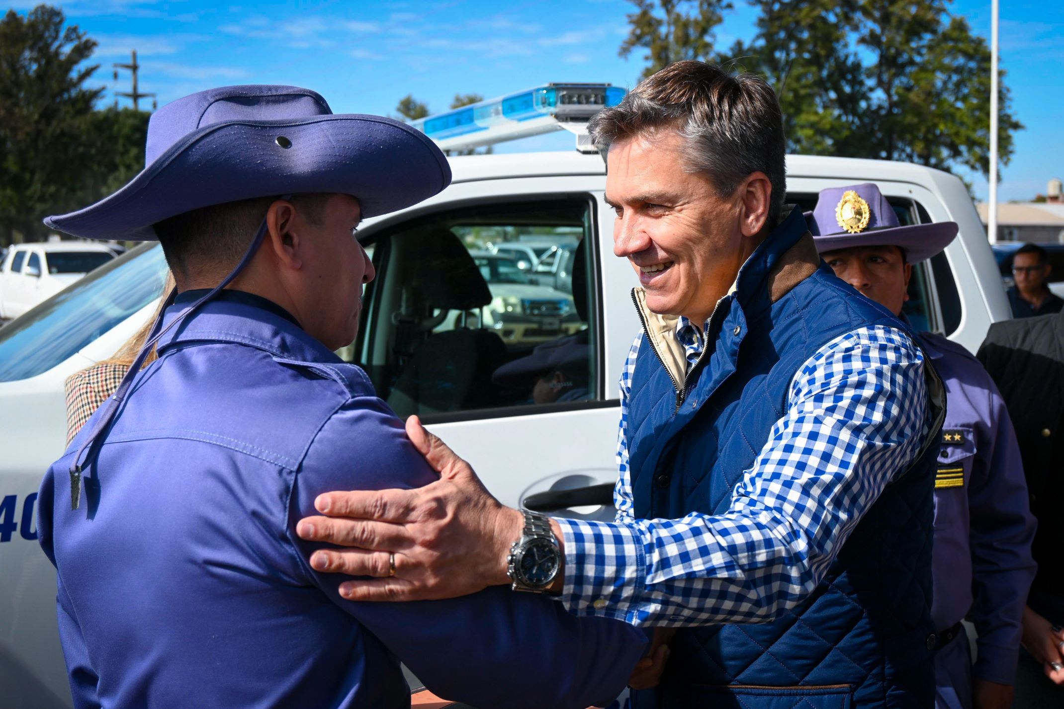 El gobernador entreg&oacute; un patrullero en Presidencia de la Plaza
