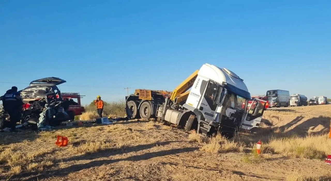 Tragedia en La Rioja: tres muertos y dos ni&ntilde;as en estado cr&iacute;tico tras un choque frontal