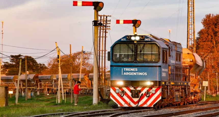 El Gobierno dio inicio al proceso para privatizar el Belgrano Cargas: rematar&aacute; locomotoras y vagones