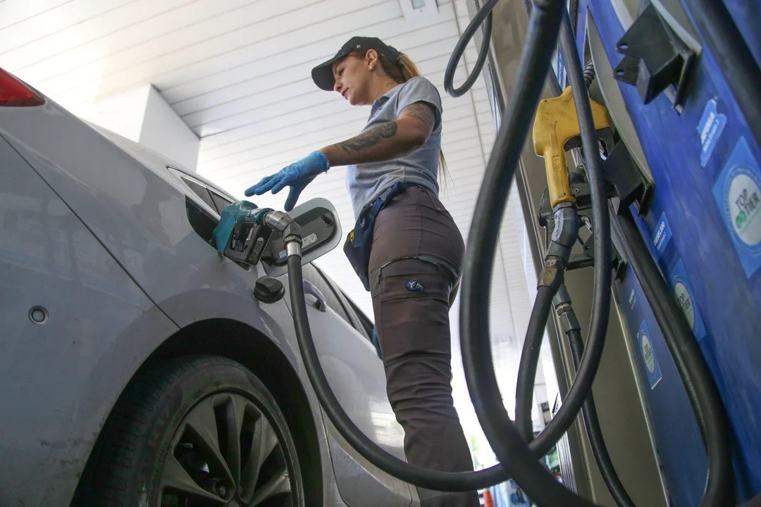 Impacto en los surtidores: el Gobierno actualiz&oacute; parcialmente los impuestos a los combustibles