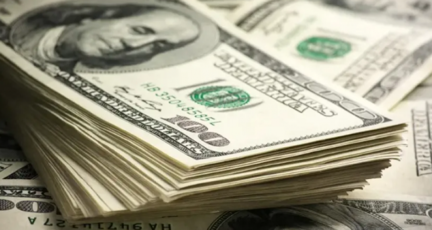 A la espera de los anuncios de Sergio Massa, el d&oacute;lar vuelve a subir y se acerca a los $300