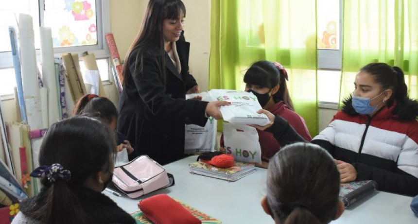 El municipio de Resistencia entreg&oacute; &uacute;tiles escolares a m&aacute;s de 700 estudiantes de la zona norte