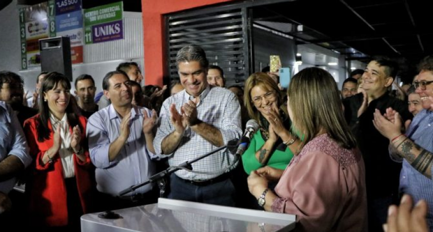 En Barranqueras, Capitanich habilit&oacute; las obras de refacci&oacute;n del centro comercial del barrio 500 Viviendas