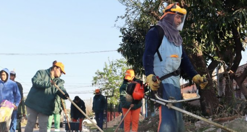 Resistencia avanz&oacute; en la limpieza integral de espacios p&uacute;blicos en Villa Pegoraro