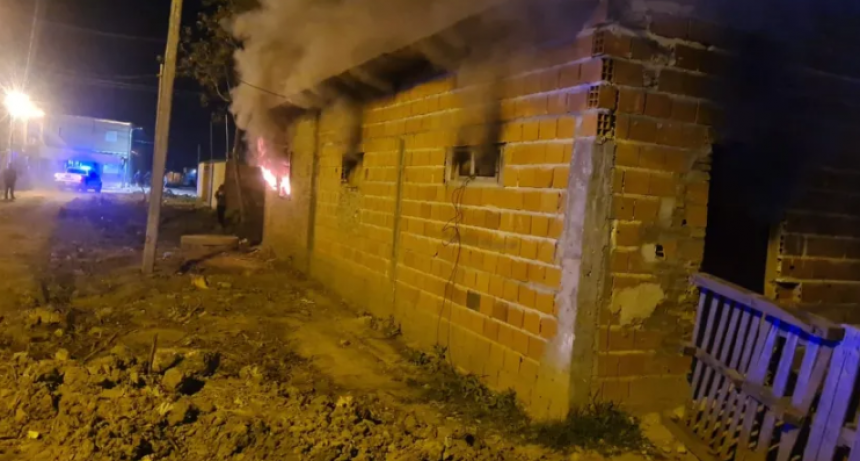 Resistencia: pelea a gritos entre una pareja termin&oacute; con el incendio de una vivienda y p&eacute;rdidas materiales