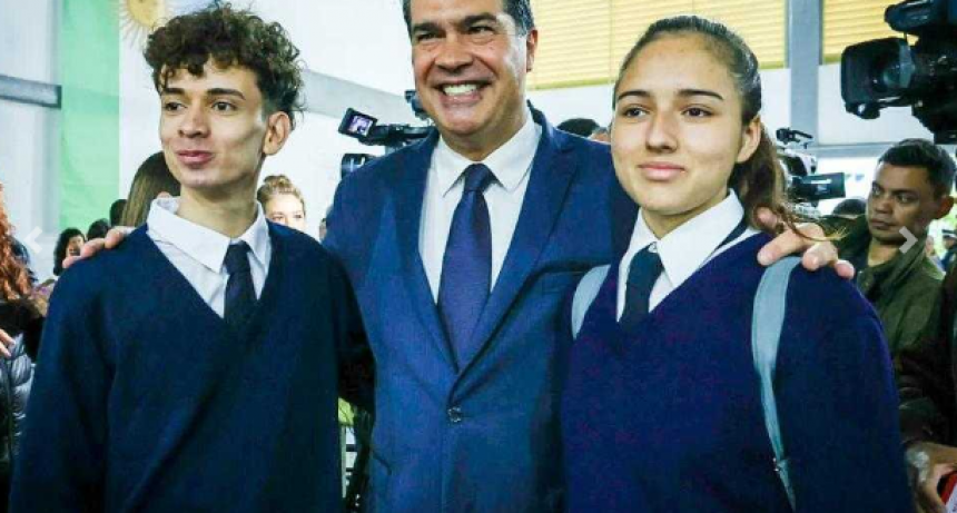 El gobernador Jorge Capitanich salud&oacute; a las y los estudiantes en su d&iacute;a