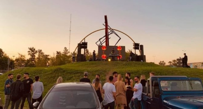 La &ldquo;Posta del Sol&rdquo; cumple un a&ntilde;o este domingo y lo festeja con dos shows en simult&aacute;neo