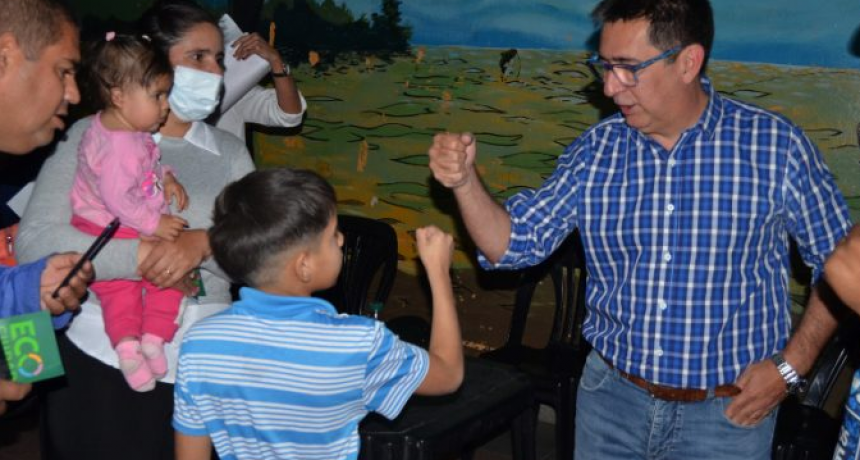 Gustavo Mart&iacute;nez particip&oacute; de conversatorios vecinales en la zona sur de Resistencia