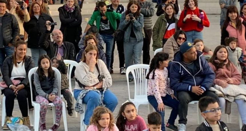 Salud realiz&oacute; un festival comunitario en Plaza Espa&ntilde;a en conmemoraci&oacute;n del D&iacute;a de la Salud Mental