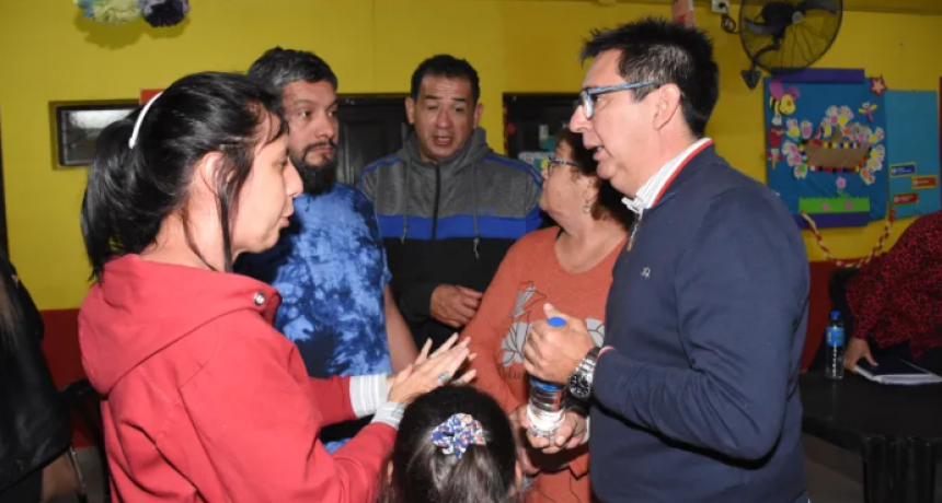 Gustavo Mart&iacute;nez en los conversatorios vecinales en la Zona Oeste: "Estando cerca de la gente en los barrios es donde se pueden interpretar mejor los problemas"