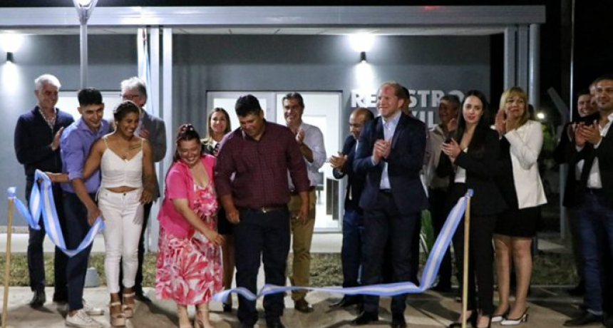 En La Verde, Jorge Capitanich habilit&oacute; el nuevo Registro Civil e inaugur&oacute; m&aacute;s cuadras de pavimento