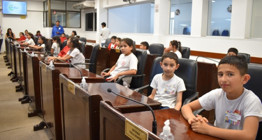 La Escuela N&ordm;1001 de Villa &Aacute;ngela visit&oacute; la Legislatura