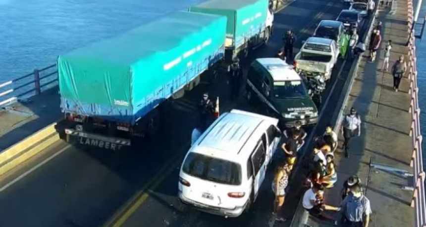 Un choque m&uacute;ltiple en el puente Chaco-Corrientes gener&oacute; graves demoras en el tr&aacute;nsito interprovincial