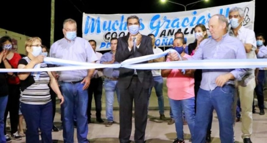 En Castelli, se inaugur&oacute; m&aacute;s pavimento urbano y entreg&oacute; viviendas