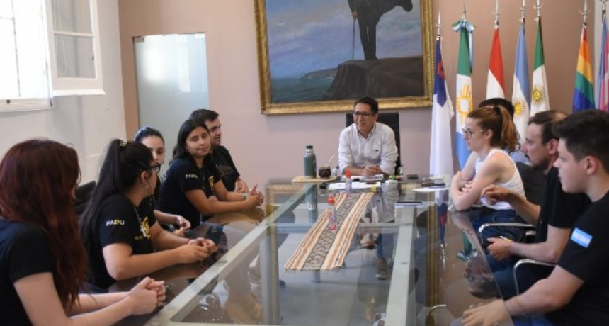 Gustavo Mart&iacute;nez se reuni&oacute; con la nueva conducci&oacute;n del centro de estudiantes de Arquitectura