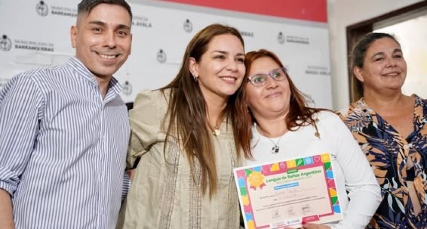 Entrega de Certificados de Capacitaci&oacute;n en Lenguaje de Se&ntilde;as