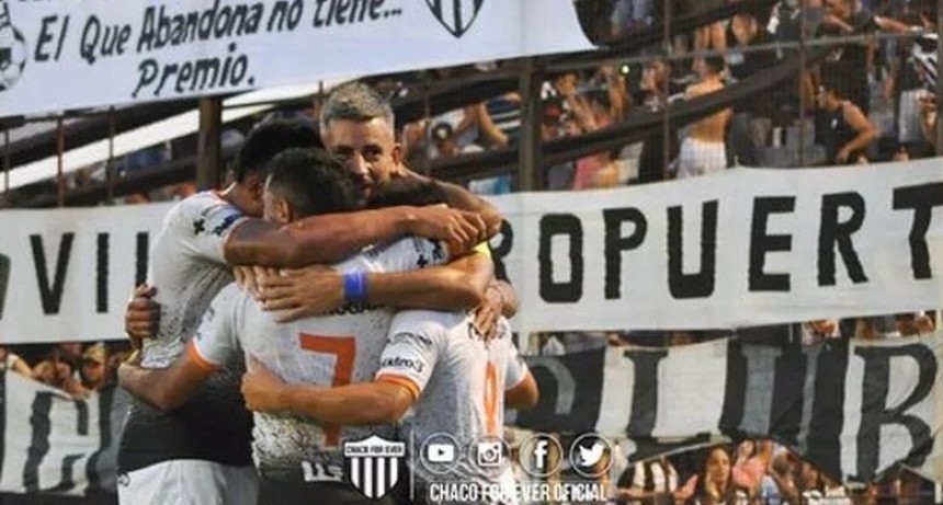 For Ever pone una pantalla gigante para ver la final