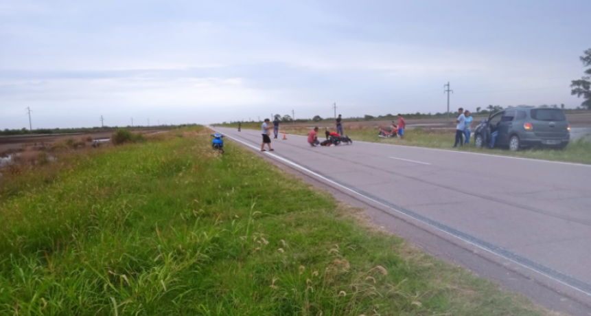 Un motociclista intent&oacute; sobrepasar un cami&oacute;n, fue atropellado en medio de la ruta