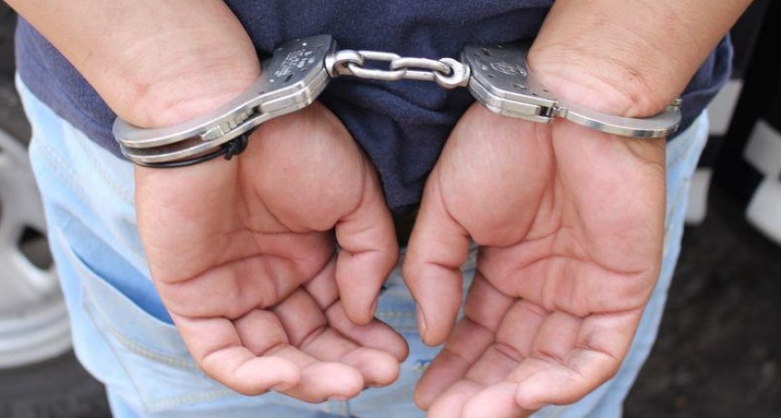 Con tres pedidos de captura, volvi&oacute; a golpear a su expareja y fue detenido