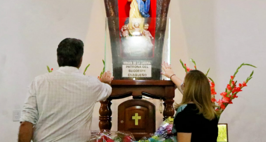 En Mes&oacute;n de Fierro, Capitanich acompa&ntilde;&oacute; la primera misa de celebraci&oacute;n por la Virgen de la Laguna