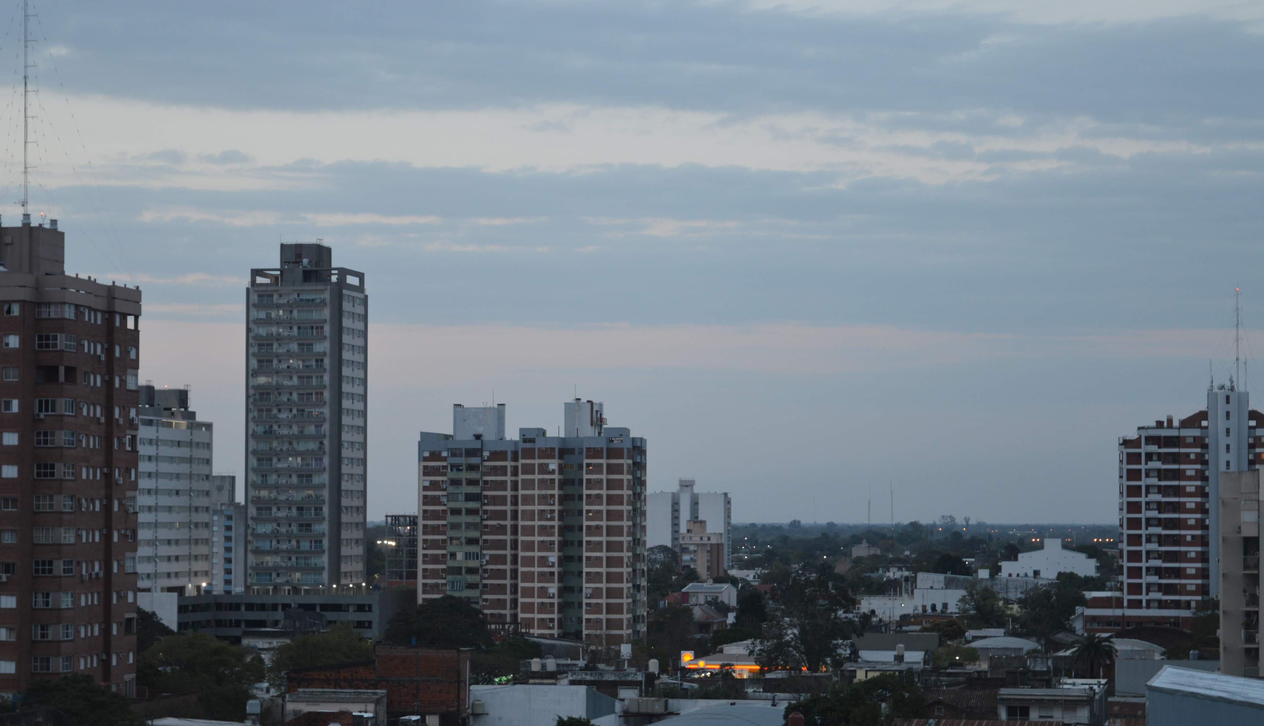 S&aacute;bado con pron&oacute;stico de lluvias aisladas por la ma&ntilde;ana y tormenta por la noche