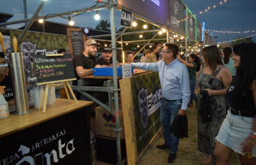 Gustavo Mart&iacute;nez estuvo presente en el 5&deg; Festival de la Cerveza en el Parque 2 de Febrero