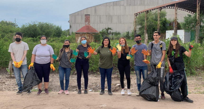 La municipalidad de Resistencia acompa&ntilde;&oacute; la tarea de limpieza de j&oacute;venes ambientalistas en la Zona Sur