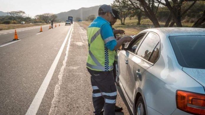 Los papeles que no te pueden faltar si vas a salir a la ruta en el verano
