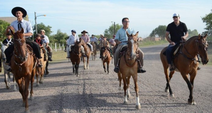 Gustavo Mart&iacute;nez cabalg&oacute; hasta Santa Rita para pedir por &ldquo;trabajo, salud y tolerancia&rdquo;