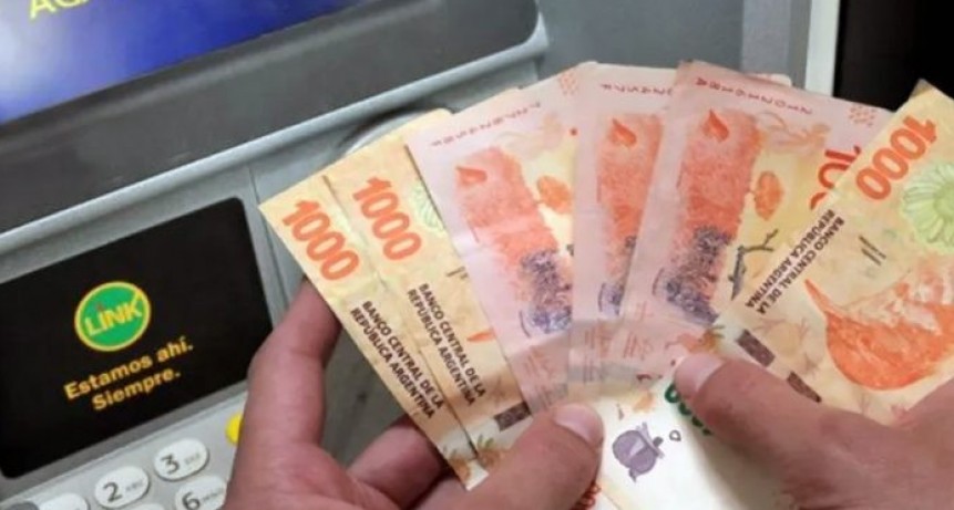 Con aumento, el gobierno paga los salarios a estatales el mi&eacute;rcoles y jueves